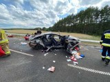 Tragiczny wypadek na granicy powiatu człuchowskiego. Osiem osób rannych, interweniowało 15 zastępów straży pożarnej