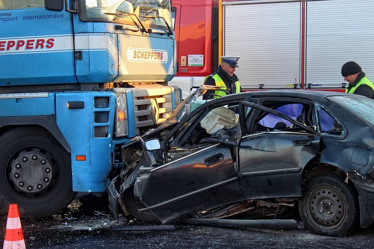 Śmiertelny Wypadek Pod Piotrkowem Na A1. Jechali Pod Prąd I Zderzyli Się Z Tir-Em [Zdjęcia,Film] | Dziennik Łódzki