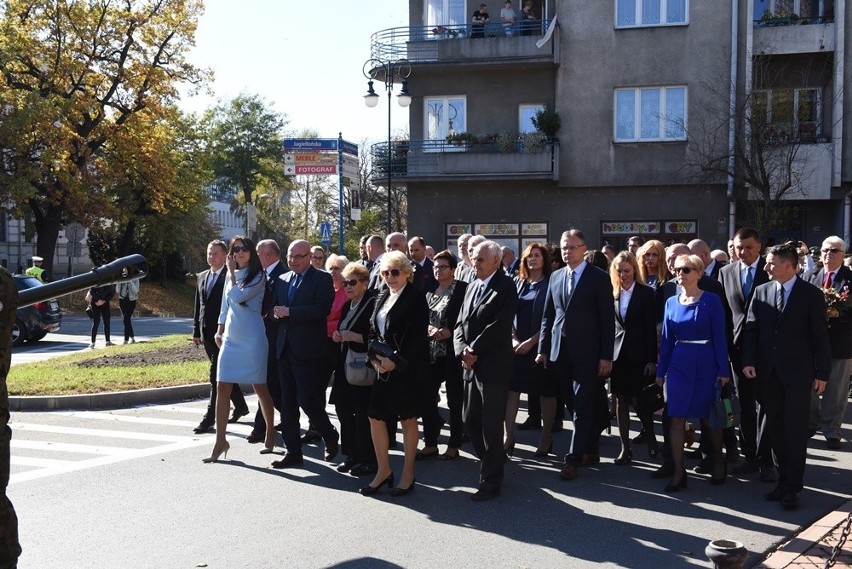 Nowy Sącz. Tłumy sądeczan na powtórnym pochówku gen. Bronisława Pierackiego