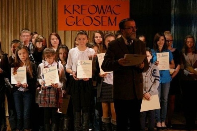 Jednym z jurorów interpretacji przygotowanych przez uczniów był Adolf Krzemiński, prezes radomskiego okręgu Towarzystwa Kultury Teatralnej.