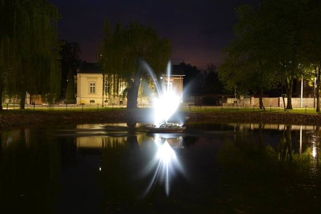 Jedną ze zmian, która cieszy mieszkańców Sulechowa, jest działająca znów fontanna w parku Kościuszki. Ale pamiętajmy, że impreza pod nazwą Święto Parku odbędzie się przy Sulechowskim Domu Kultury (16 lipca, początek - godz. 16.00).