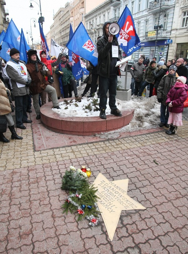 Manifestacja przeciwników prezydent Zdanowskiej  - gwizdy i buczenie  (aktualizacja, film)