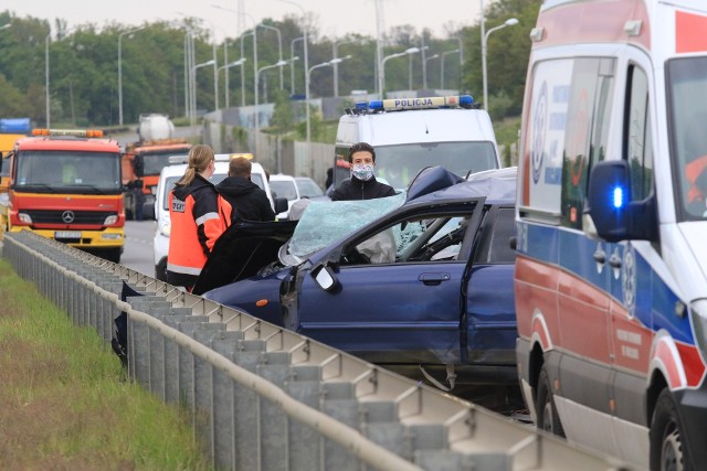 W wakacje przybywa czarnych punktów śmierci w całej Polsce. Przyczyną większości jest nadmierna prędkość