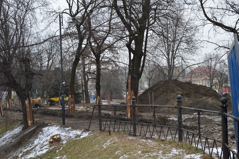 Wrocław: Zmienia się bulwar nad fosą [ZDJĘCIA]