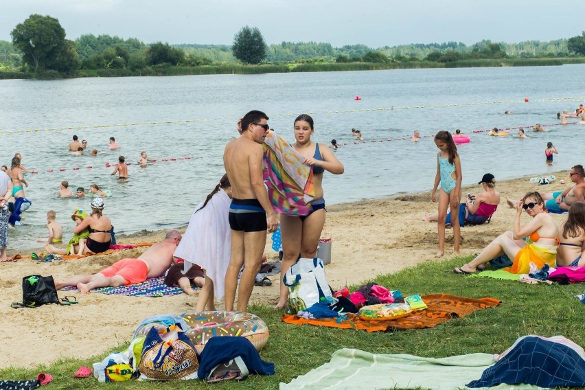 Sanepid zamknął jedną z plaż w regionie dla turystów....