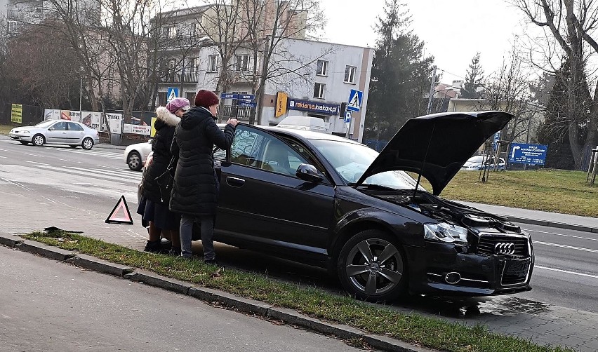 Kraków. Stłuczka na ul. Olszyny. Tworzą się korki [ZDJĘCIA]