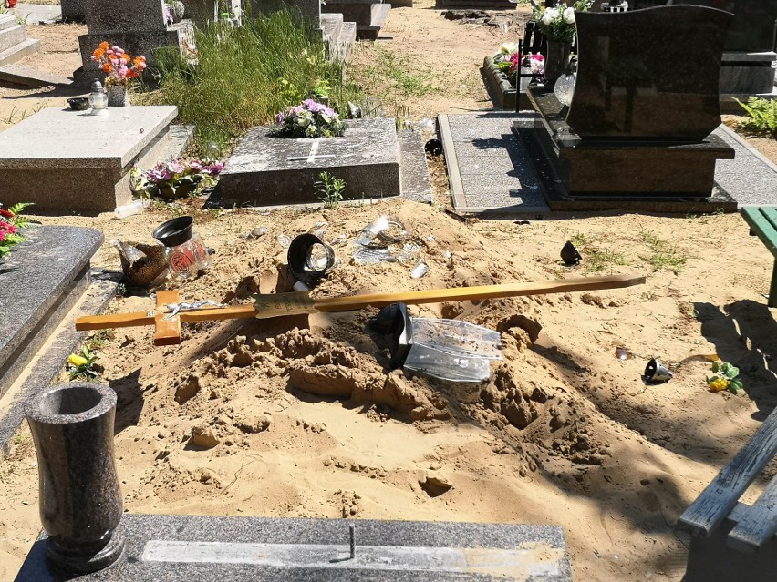 Zatrzymano wandala, który zniszczył nagrobki na cmentarzu w Grudziądzu