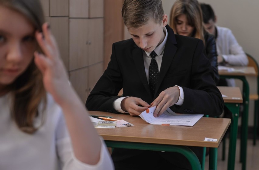 Mają świetne wyniki w nauce, znakomicie piszą egzaminy. Oto...