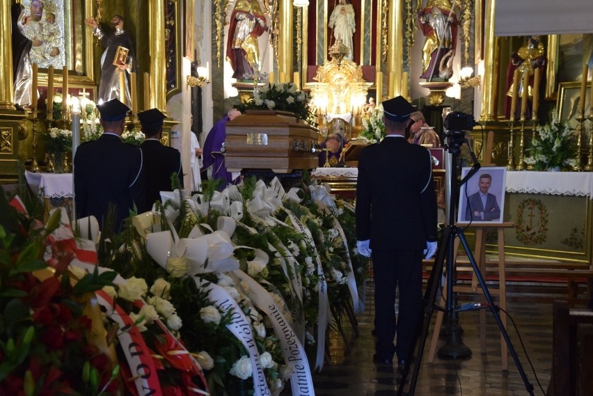 Pogrzeb Szymona Łytka, wójta Czernichowa. Żegnały go tłumy. Przyjaciele wspominali jego dobro, radość i entuzjazm [ZDJĘCIA]