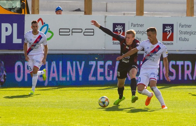 W Poprzednim sezonie PKO Ekstraklasy Raków wygrał z Pogonią w Szczecinie 2:1 i zremisował w Bełchatowie 0:0Zobacz kolejne zdjęcia. Przesuwaj zdjęcia w prawo - naciśnij strzałkę lub przycisk NASTĘPNE