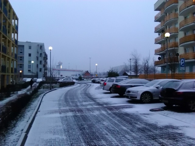 Zima w Poznaniu: Spadł śnieg. Uwaga, jest ślisko