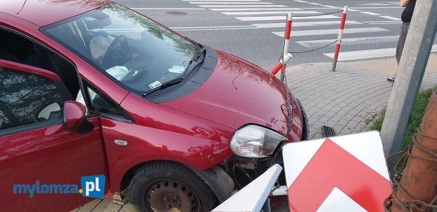 Łomża. Wypadek na ul. Sikorskiego. Dwie osoby w szpitalu [ZDJĘCIA]