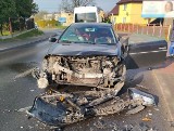 Pijana kierująca z Jastrzębia uderzyła w dwa samochody. Okazało się też, że samochód nie był całkiem sprawny. Cudem nikt nie zginął  