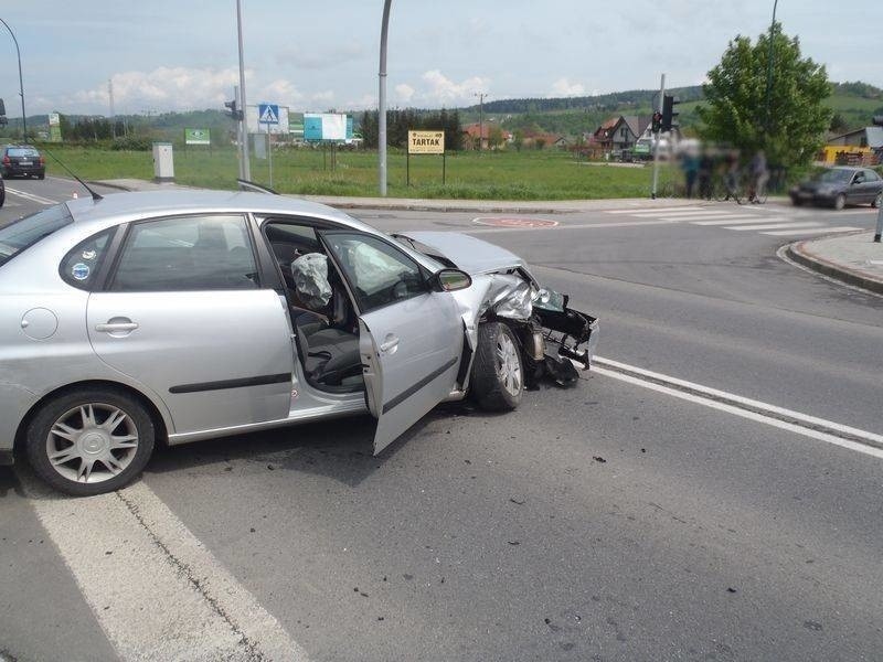 STARY SACZ. Dwa auta rozbite. Cztery osoby w szpitalu