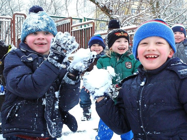 Zabawy uczniów klasy Ia na Strzemięcinie