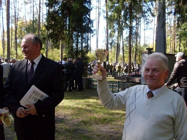 Najstarszym uczestnikiem rajdu był 70 &#8211; letni Tadeusz Pokusa. Otrzymał on statuetkę z rąk burmistrza Iłży Andrzeja Moskwy