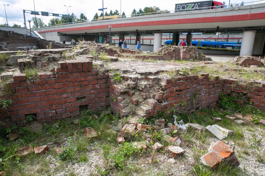 Tak wygląda pamiątka po bastionie V „Lubicz”. ZIKiT kolejny...