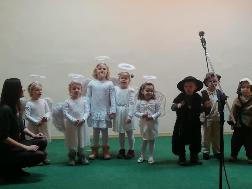 Koncert Noworoczny w Rogowie. Publiczność śpiewała z Rogowianką, scholą i przedszkolakami [ZDJĘCIA]
