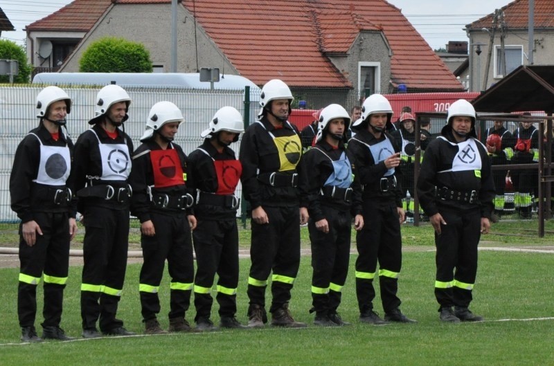 Na zdjęciu strażacy z OSP Łomnica. 

 Tak wyglądali w akcji: