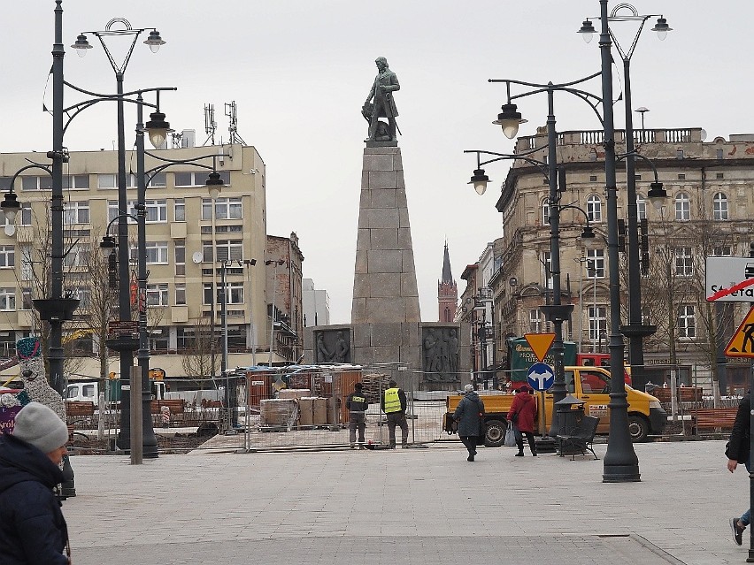Dobieg końca rewitalizacja placu Wolności w centrum Łodzi....