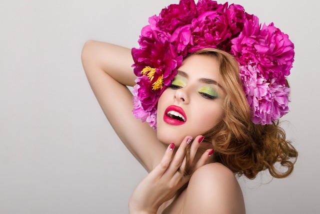 Tęskniłyście za kolorami? Jeśli tak, to świetnie! Wiosenne trendy makijażowe powinny przypaść Wam do gustu.