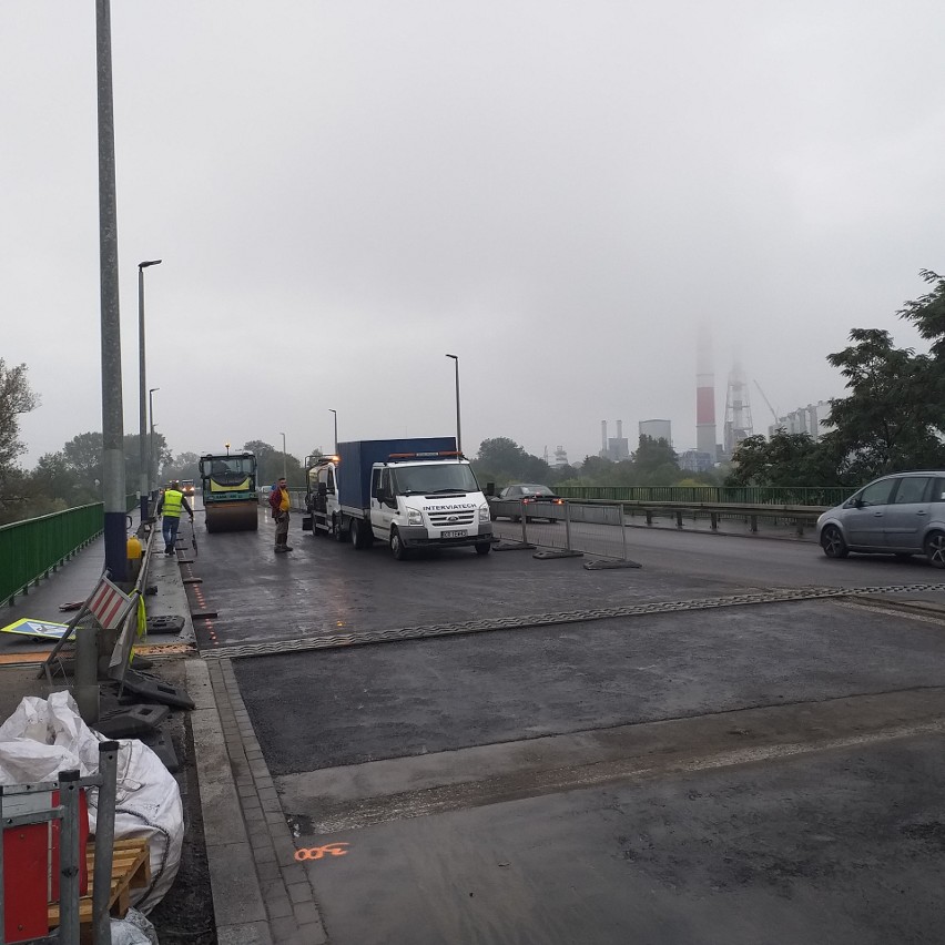 Remont krakowskiego mostu nie zakończył się w terminie. Kierowcy tkwią w gigantycznych korkach