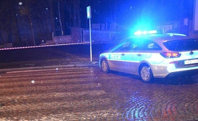 Zaskakujący wyrok orzekł sąd w Brzezinach dla kierowcy, który potrącił pijanego pieszego na pasach. Pieszy wydmuchał ponad 2,5 promila.Czytaj więcej na następnej stronie