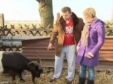 Polak sypia z kozą w niemieckiej telewizji [wideo]