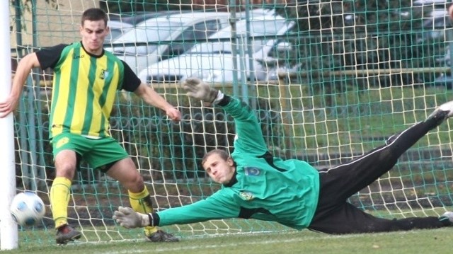 Paweł Kozieł pogodził się z rolą rezerwowego bramkarza w Siarce, ale wierzy, że kiedyś wejdzie do bramki i zostanie w niej na długie lata.