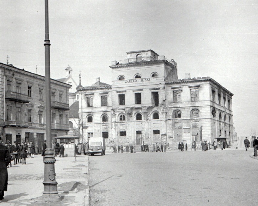 Lublin po II wojnie światowej, lata 1945-47. Ratusz jeszcze...