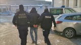 Policja zatrzymała parę podejrzaną o wyłudzenie od mieszkanki Nowogrodu ponad 90 tys. zł