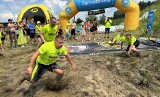 Ekstremalny bieg z przeszkodami Run fit Adventure nad Jeziorem Tarnobrzeskim. Upał błoto, woda, pot i dobra zabawa. Zobacz zdjęcia