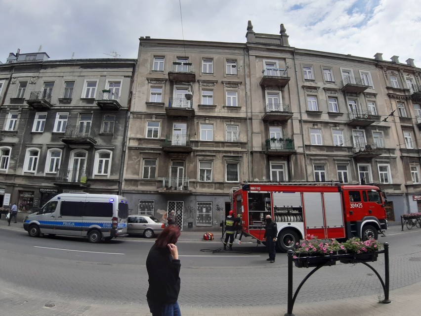 Pożar przy ul. Lubartowskiej w Lublinie. Ogień pojawił się na strychu. Zobacz zdjęcia