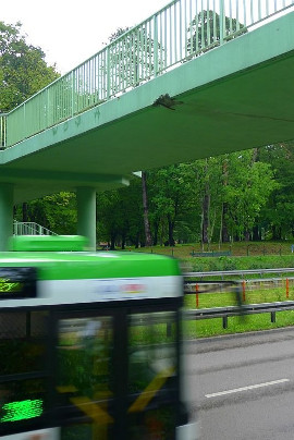 Kładka nad Zwierzyniecką jest uszkodzona