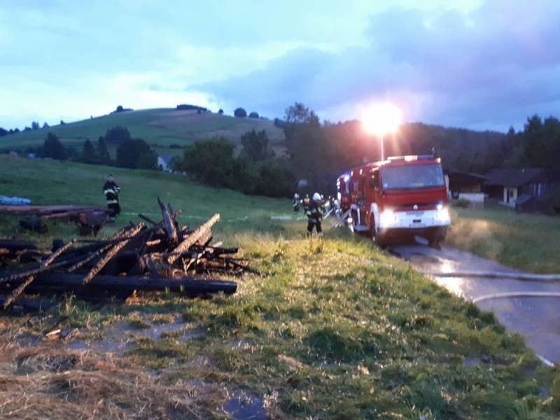 Barcice. Pożar stodoły. Jedna osoba poszkodowana [ZDJĘCIA]