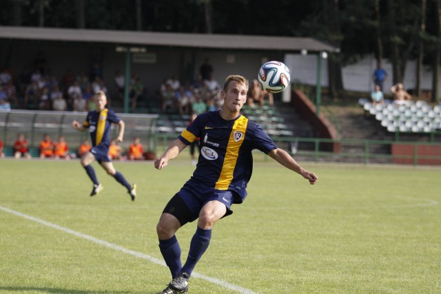 Nowy zawodnik krapkowickiego klubu - Kacper Pindral w sezonie 2014/15 gra w 3-ligowym Ruchu Zdzieszowice, a ostatni rok spędził w MKS-ie Gogolin.