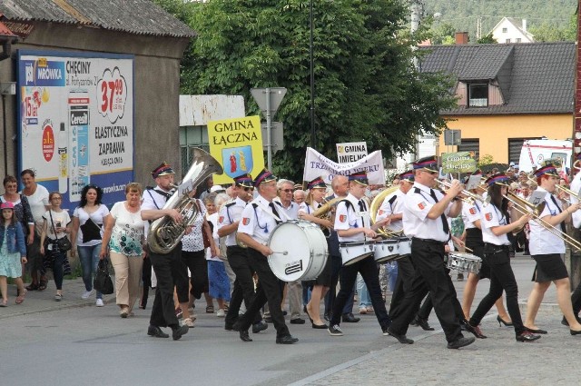 Zwieńczeniem dwudniowej zabawy był korowód, który przeszedł ulicami Chęcin na Rynek Górny.