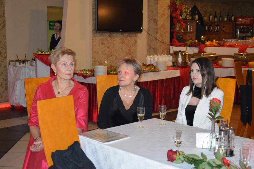 Wanda Jaroszczuk (z lewej) jest bezpartyjną kandydatką na...