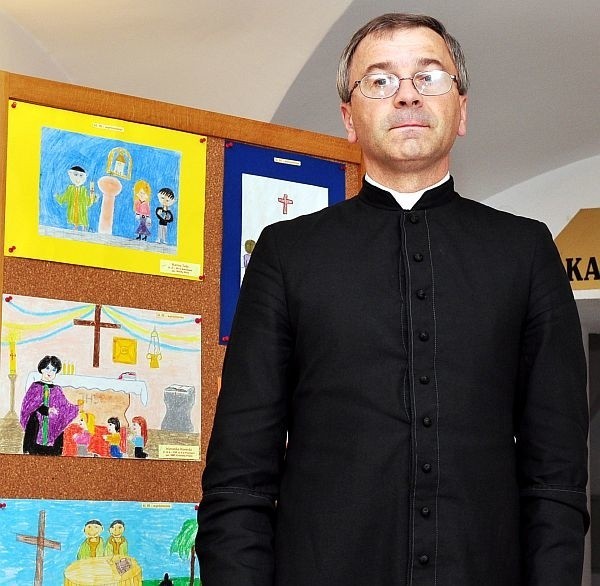 - System prowadzenia lekcji religii w szkołach znacznie się zmienił. Kiedyś było bardziej liturgicznie, teraz stosuje się więcej pomocy multimedialnych i wizualnych &#8211; mówi ksiądz Sylwester Jaśkiewicz, dyrektor wydziału katechetycznego kurii diecezji radomskiej.