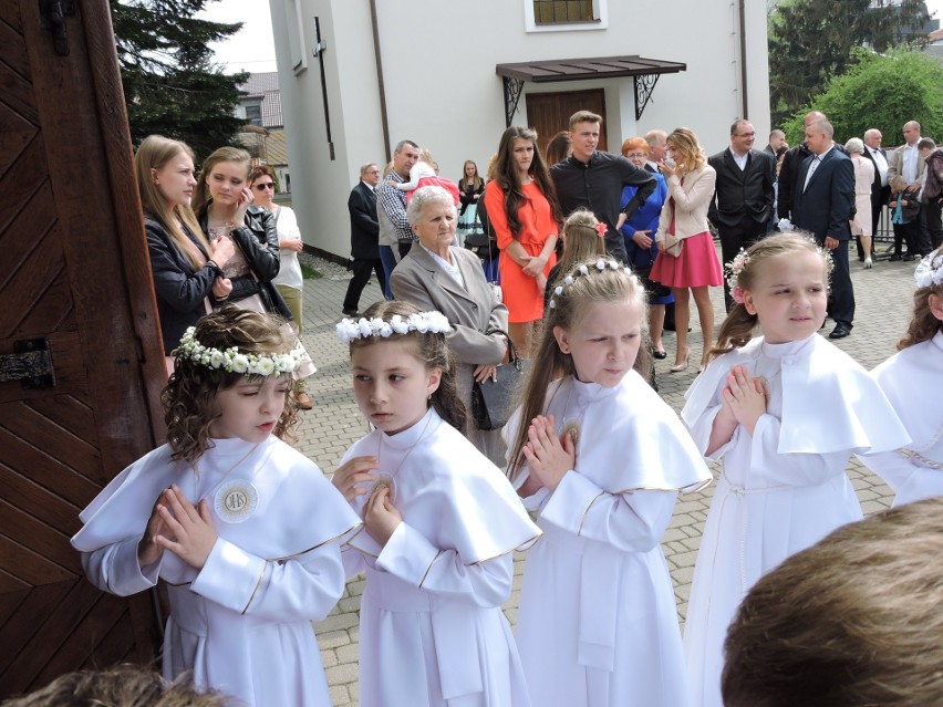 Komunia w kościele farnym w Ostrołęce [ZDJĘCIA]