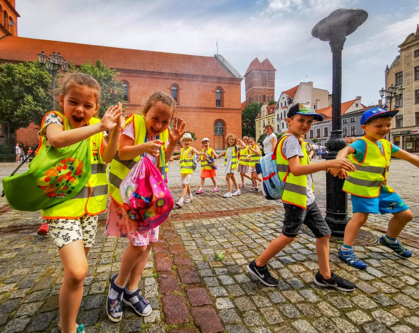 Na toruńskiej starówce ochłodzić można się dzięki zraszaczom