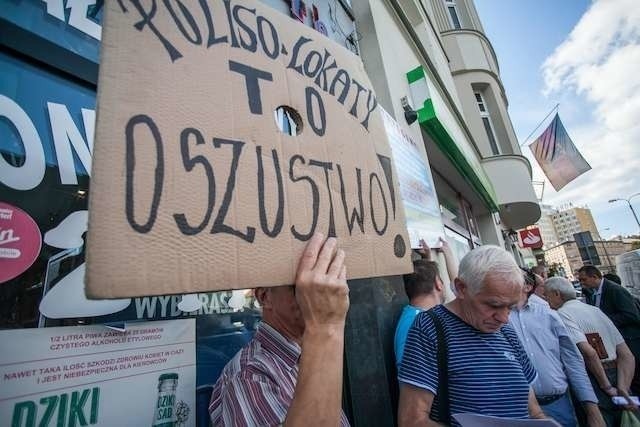 To jeden z bydgoskich protestów klientów posiadających polisolokaty, odbył się w 2016 roku .