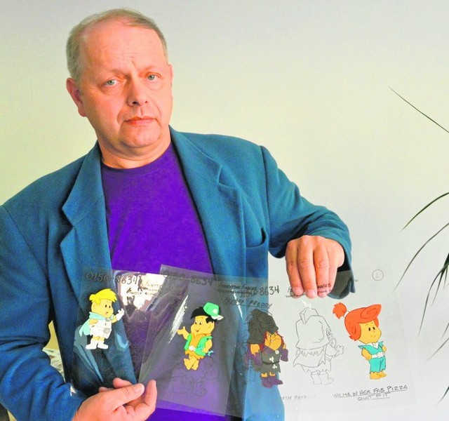 Zbigniew Czuba spod Głogowa z oryginalnymi celuloidami wykorzystywanymi przy produkcji serialu „Dzieci Flintstonów”