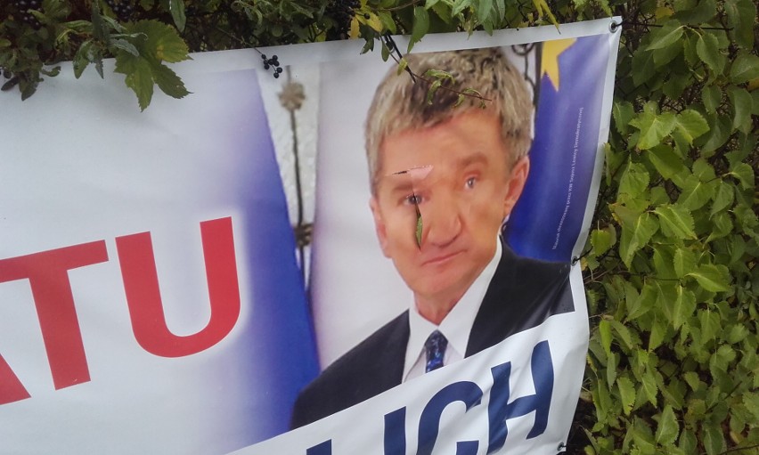 W Ciechocinku nieznani sprawcy zniszczyli banery wyborcze...