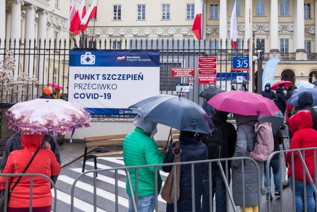 Szczepienia przeciw COVID-19 otwarte dla wszystkich pełnoletnich. Ułatwienia dla osób z niepełnosprawnościami i ich opiekunówfot. szymon starnawski / polska press