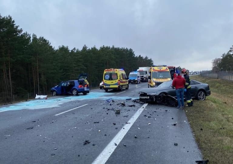 Kujawsko-Pomorskie. Wypadek na drodze ekspresowej S10. Dwie osoby zabrane do szpitala