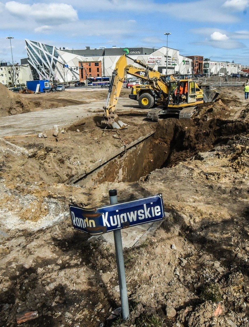 Przebudowa ulicy Kujawskiej i sąsiednich rond: Kujawskiego i...