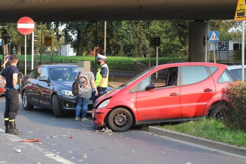 Wypadek dwóch samochodów przy moście Milenijnym (ZDJĘCIA)