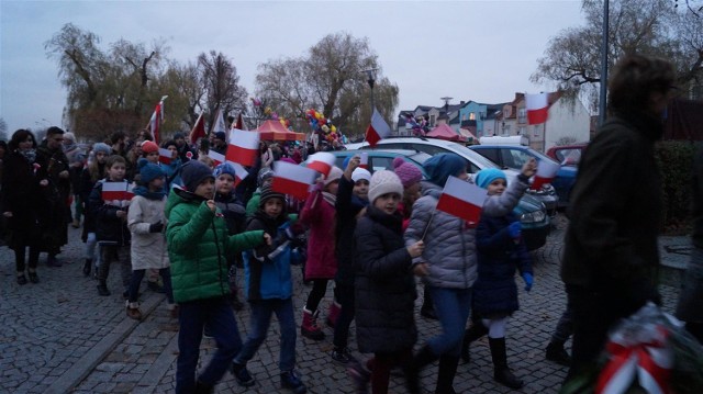 Kłobuck: Świętowali niepodległość idąc ulicami miasta