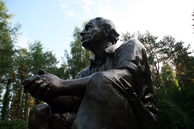 Rzeźba K.I. Gałczyńskiego w Praniu - autorstwa G. Kai